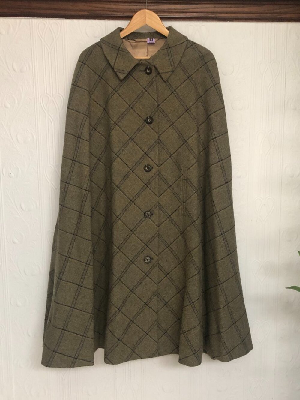 Beautiful vintage never used full tweed cape